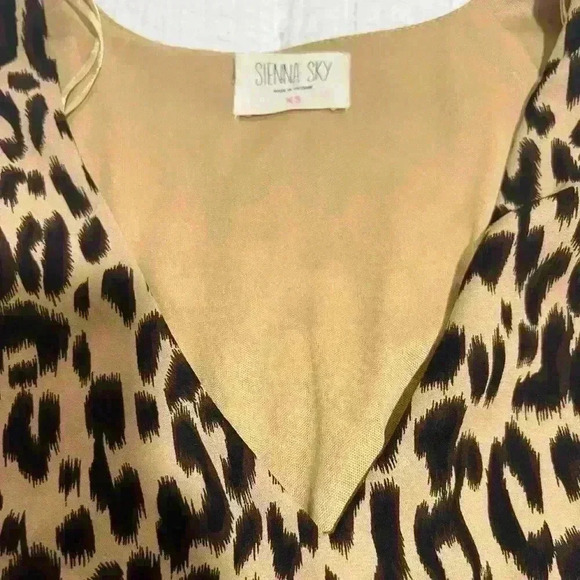 Sienna Sky leopard print v-neck flutter sleeve pockets buttons tie dress Size XS - Picture 2 of 6